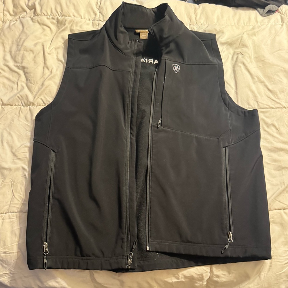 Ariat Men's Dark Softshell Vest